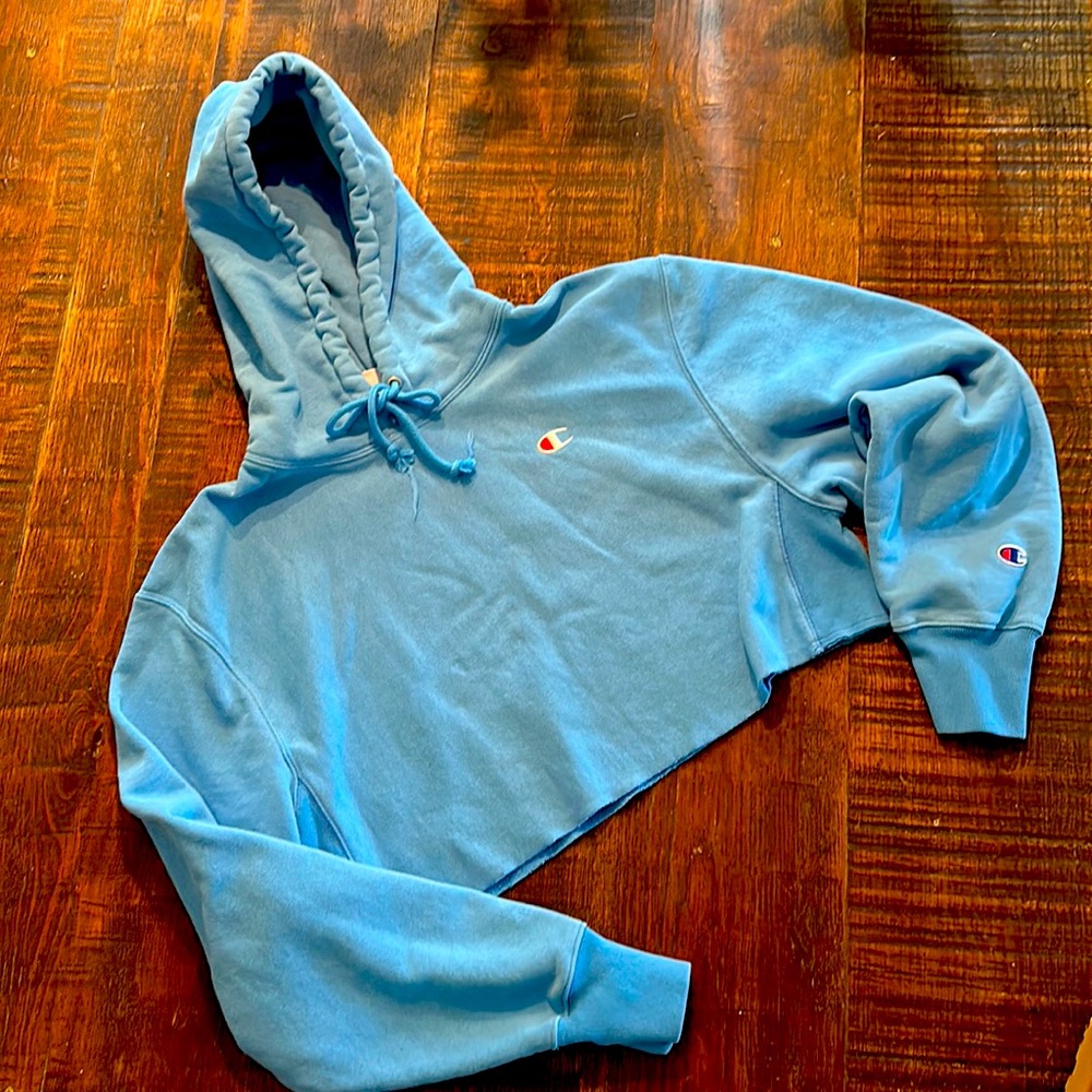 Woman’s Champion crop hoodie SZ M